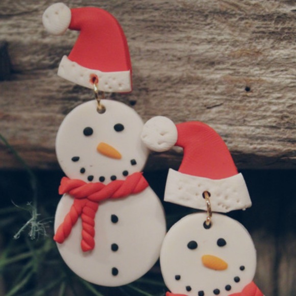 New Christmas Frosty the Snowman Handcrafted Polymer Clay Earrings - Picture 4 of 11
